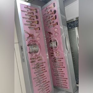 Glitz and Glam Makeup brushes VIRAL